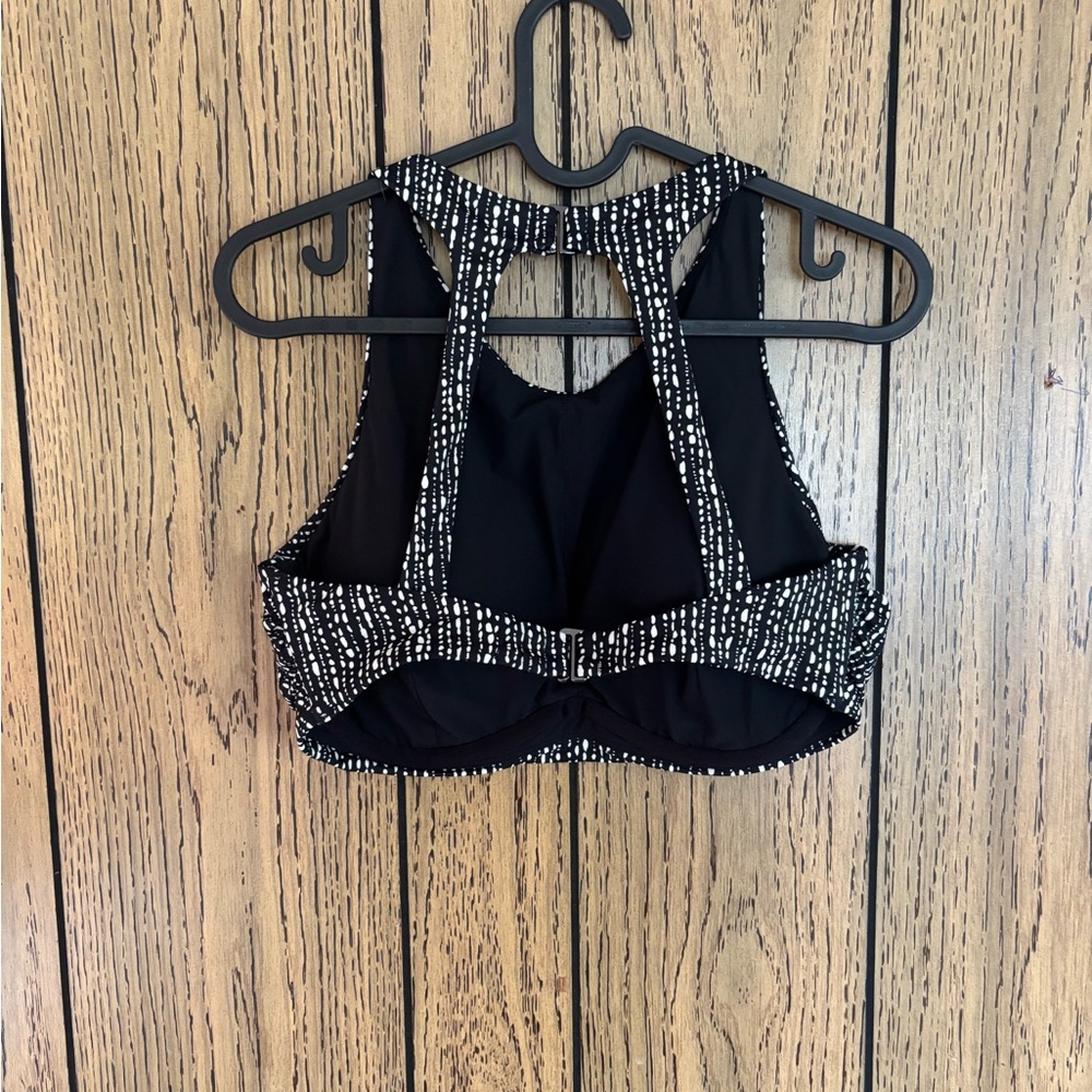 Athleta Black and White Dotted Stripe Cropped Tank - Picture 4 of 6